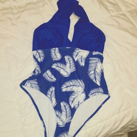 Plus Tropical Print Criss Cross One Piece Swimsuit - Picture 2 of 5